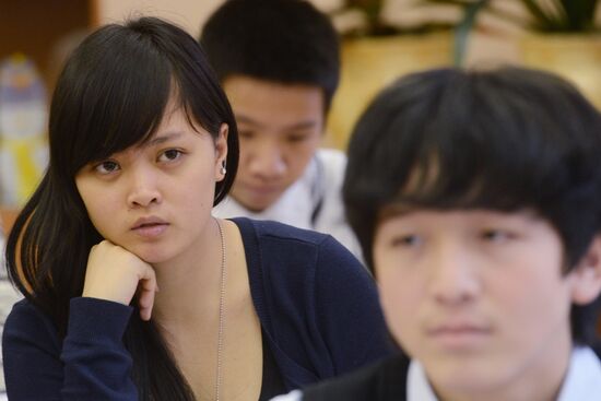 Migrant workers in Russian language training