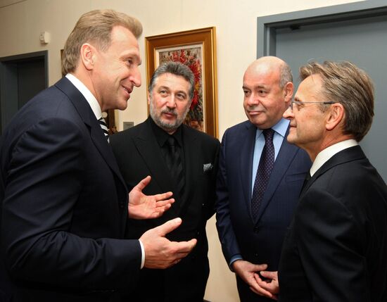 Igor Shuvalov visits Baryshnikov Arts Center in New York