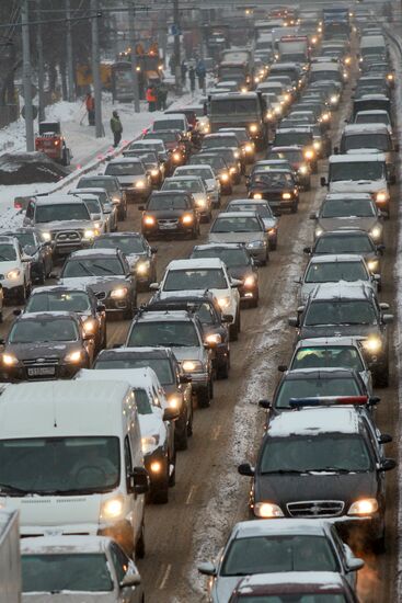 Snowfall aftermath in Moscow