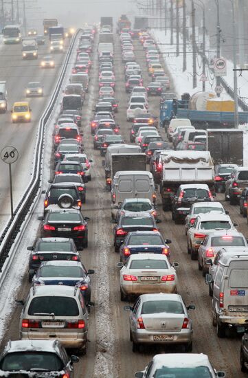 Snowfall aftermath in Moscow
