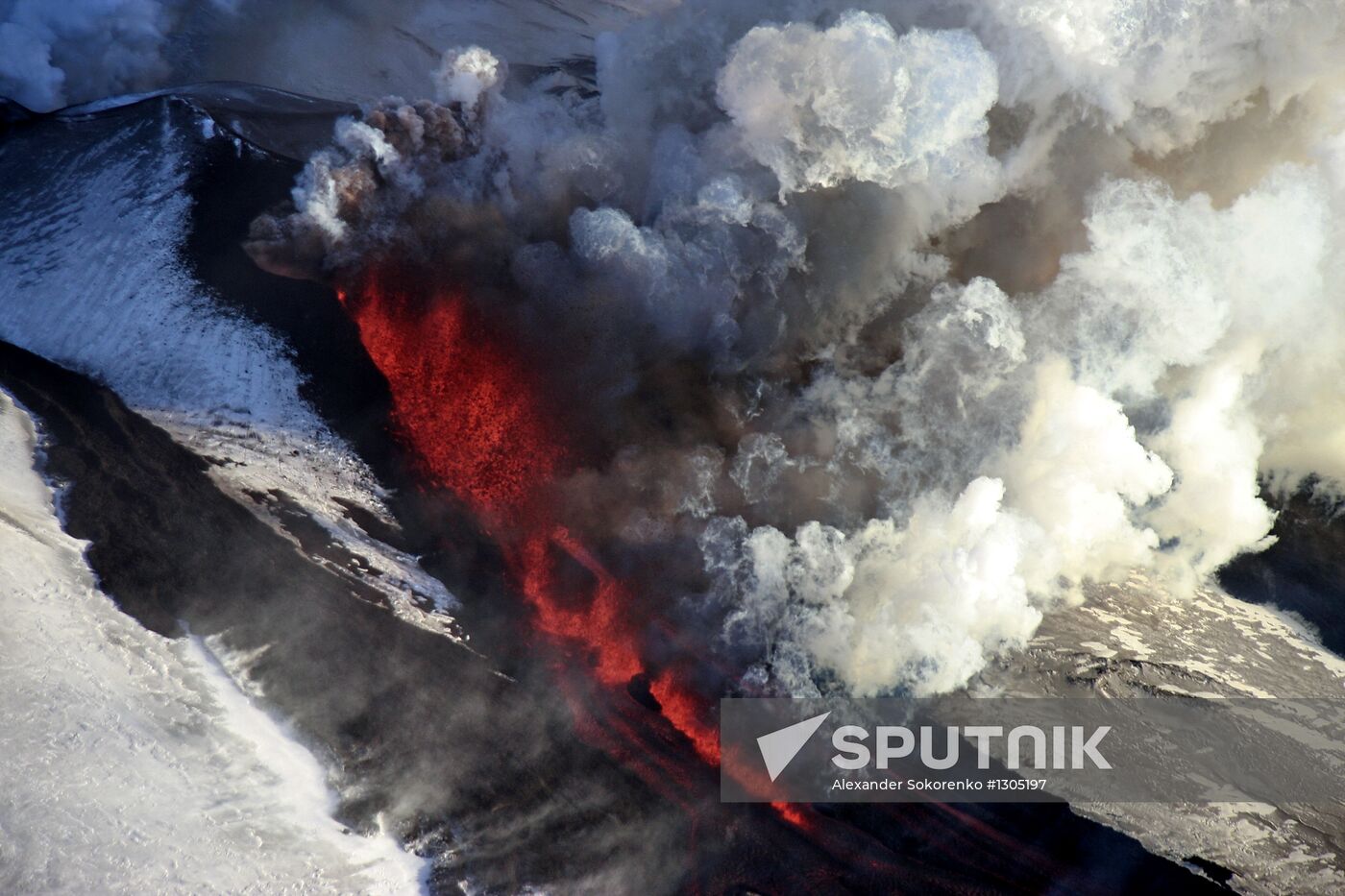 Plosky Tolbachik Volcano erupts on Kamchatka Peninsula