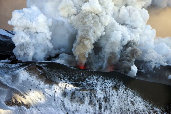 Plosky Tolbachik Volcano erupts on Kamchatka Peninsula