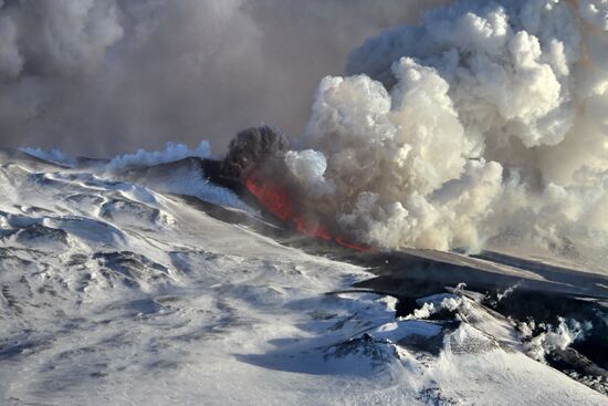 Plosky Tolbachik Volcano erupts on Kamchatka Peninsula