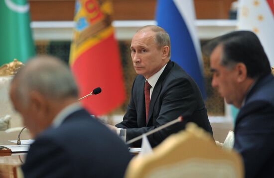 Russian President Vladimir Putin visits Turkmenistan