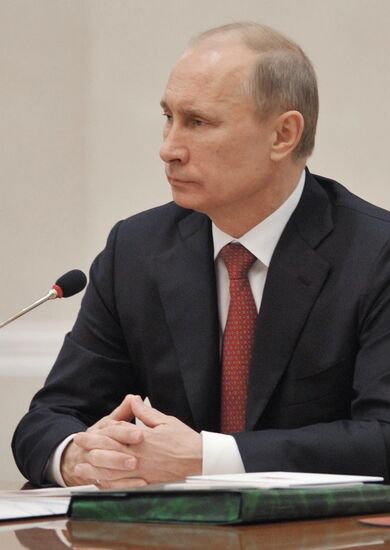 Russian President Vladimir Putin visits Turkmenistan