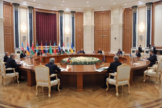 Russian President Vladimir Putin visits Turkmenistan