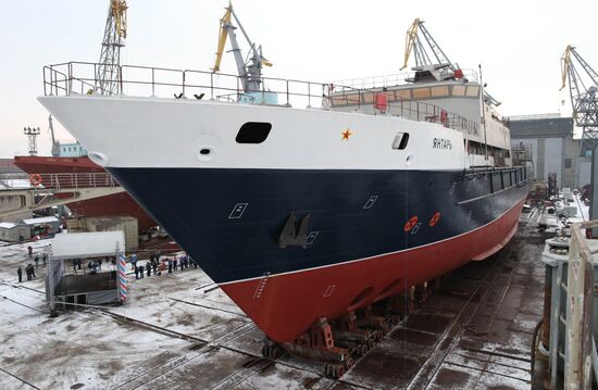 Launching oceanographic ship "Yantar"