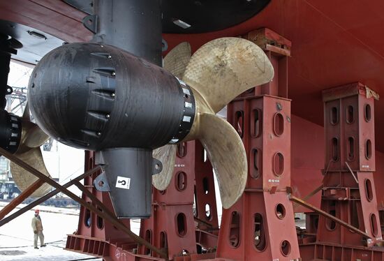 Launching oceanographic ship "Yantar"