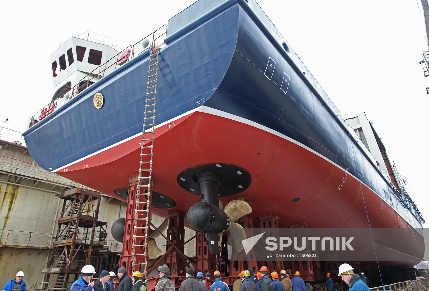 Launching oceanographic ship "Yantar"