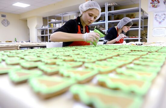 Gingerbread shop operation