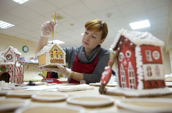 Gingerbread shop operation