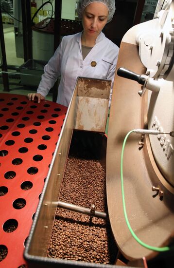 Production of coffee at Soyuz Corporation factory