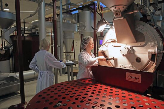 Production of coffee at Soyuz Corporation factory