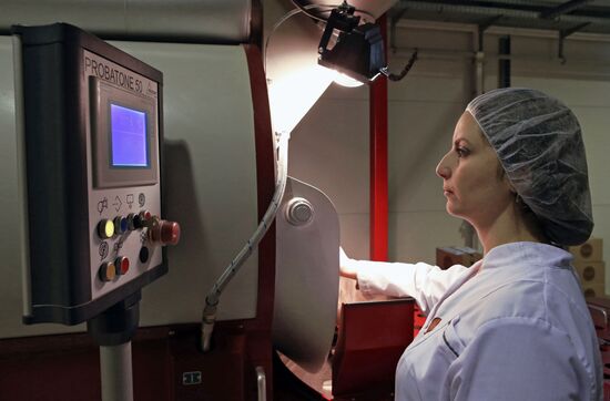 Production of coffee at Soyuz Corporation factory