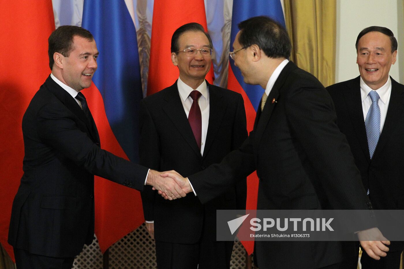 Dmitry Medvedev meets with Wen Jiabao