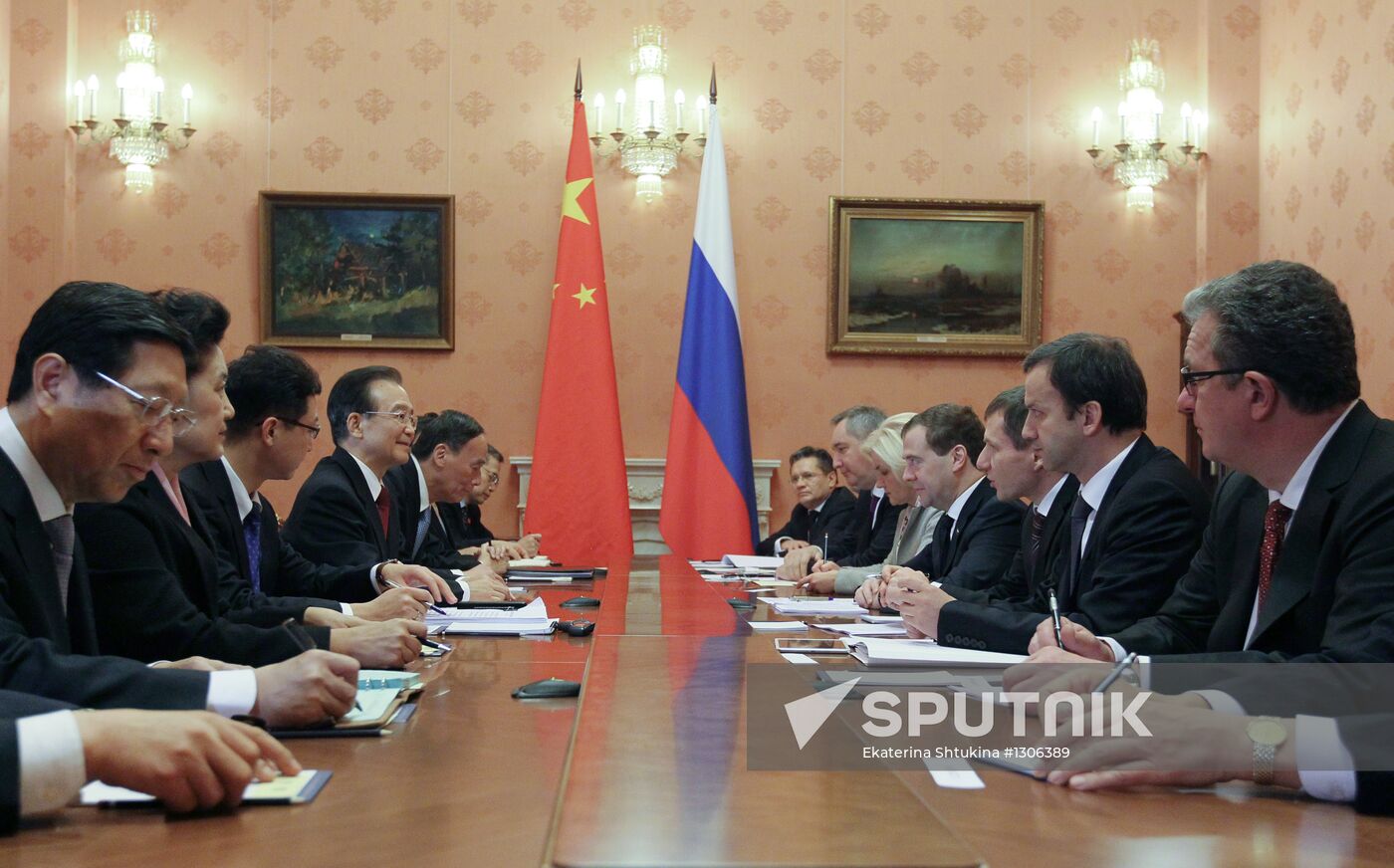 Dmitry Medvedev meets with Wen Jiabao