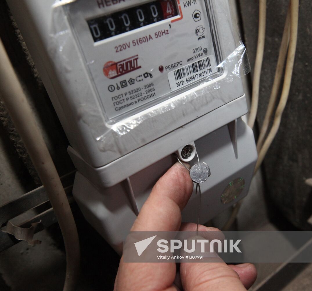 Replacing old electricity meters in Vladivostok