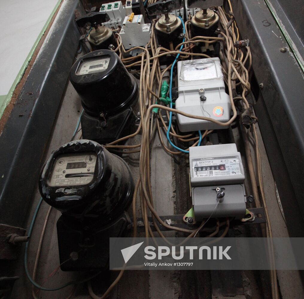 Replacing old electricity meters in Vladivostok