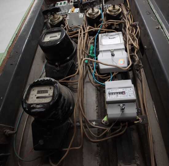 Replacing old electricity meters in Vladivostok