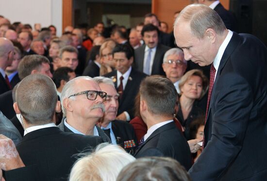 Russian President Vladimir Putin meets with his representatives