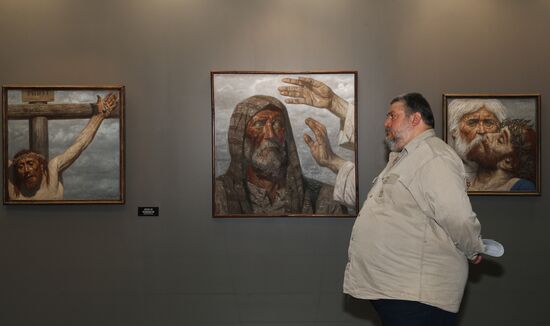 Artist Gely Korzhev's exhibition opens in Moscow