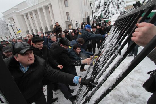 First session of Verkhovna Rada 7th convocation