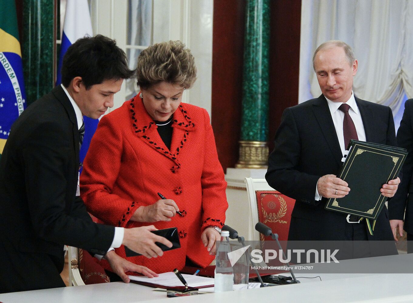 Vladimir Putin and Dilma Rousseff meet in Moscow