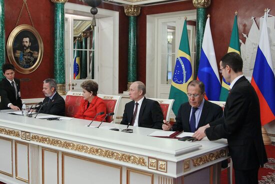 Vladimir Putin and Dilma Rousseff meet in Moscow