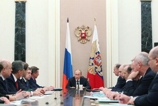 V.Putin holds meeting of MTC Commission
