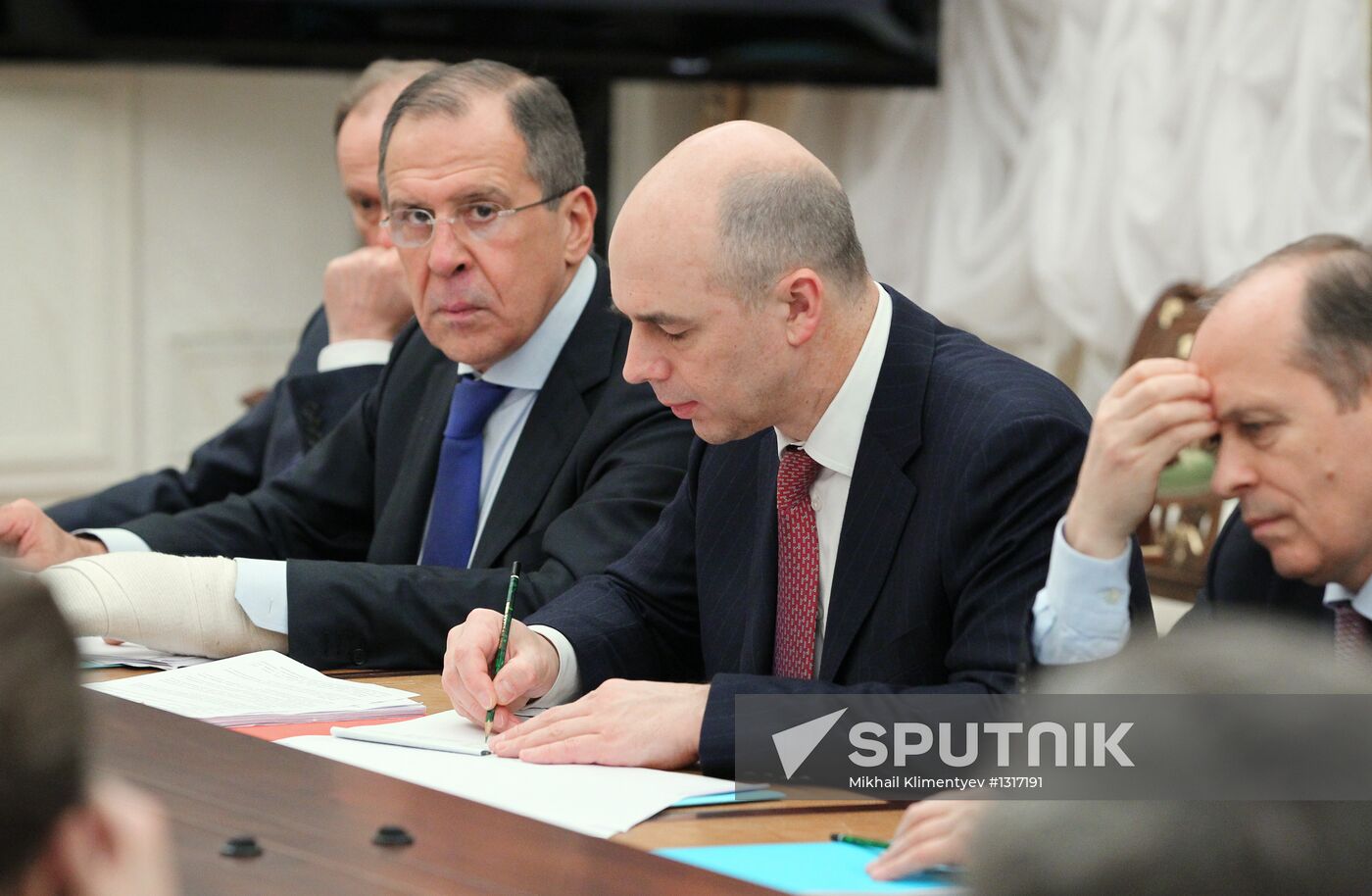 V.Putin holds meeting of MTC Commission