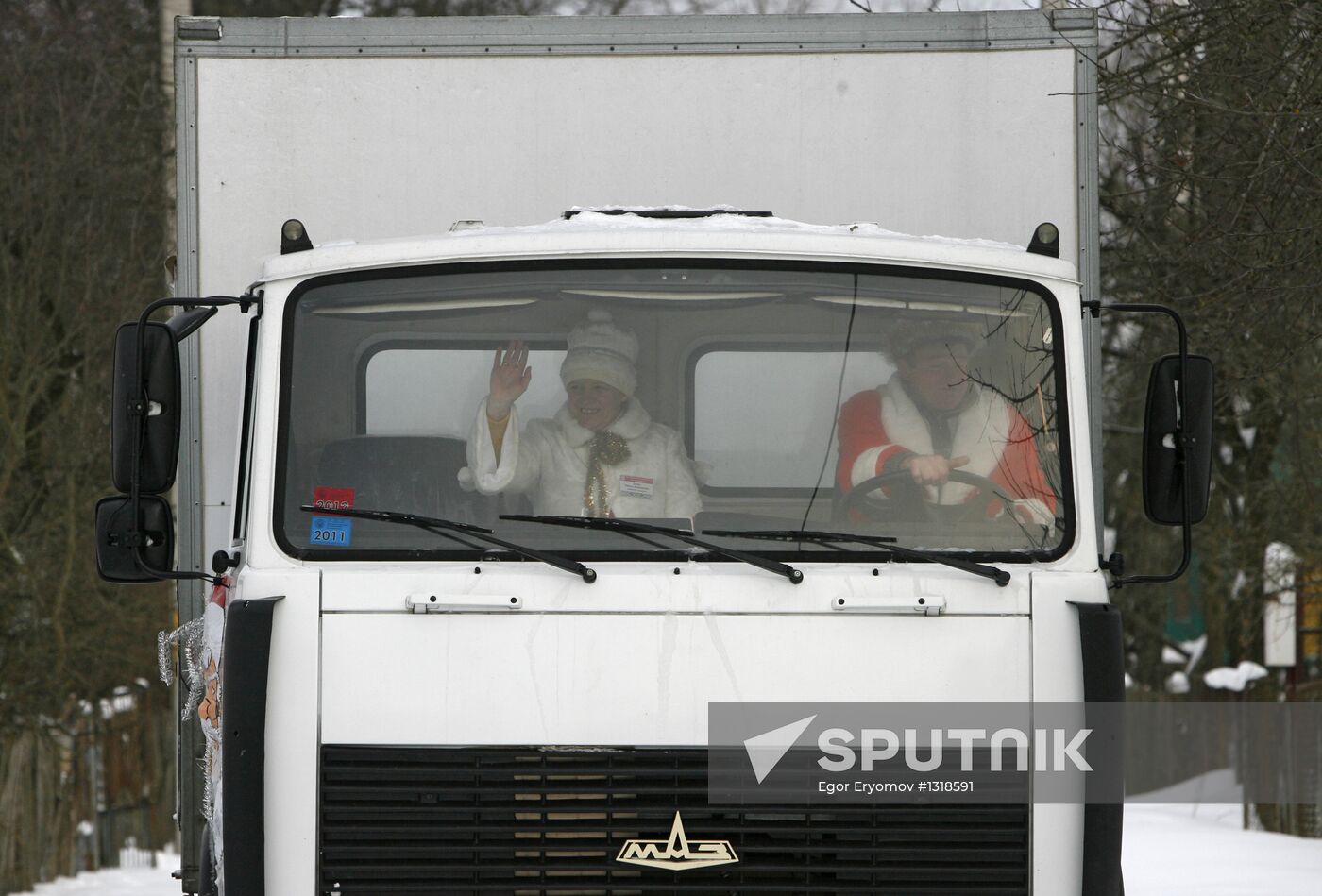 Shop on wheels with Ded Moroz