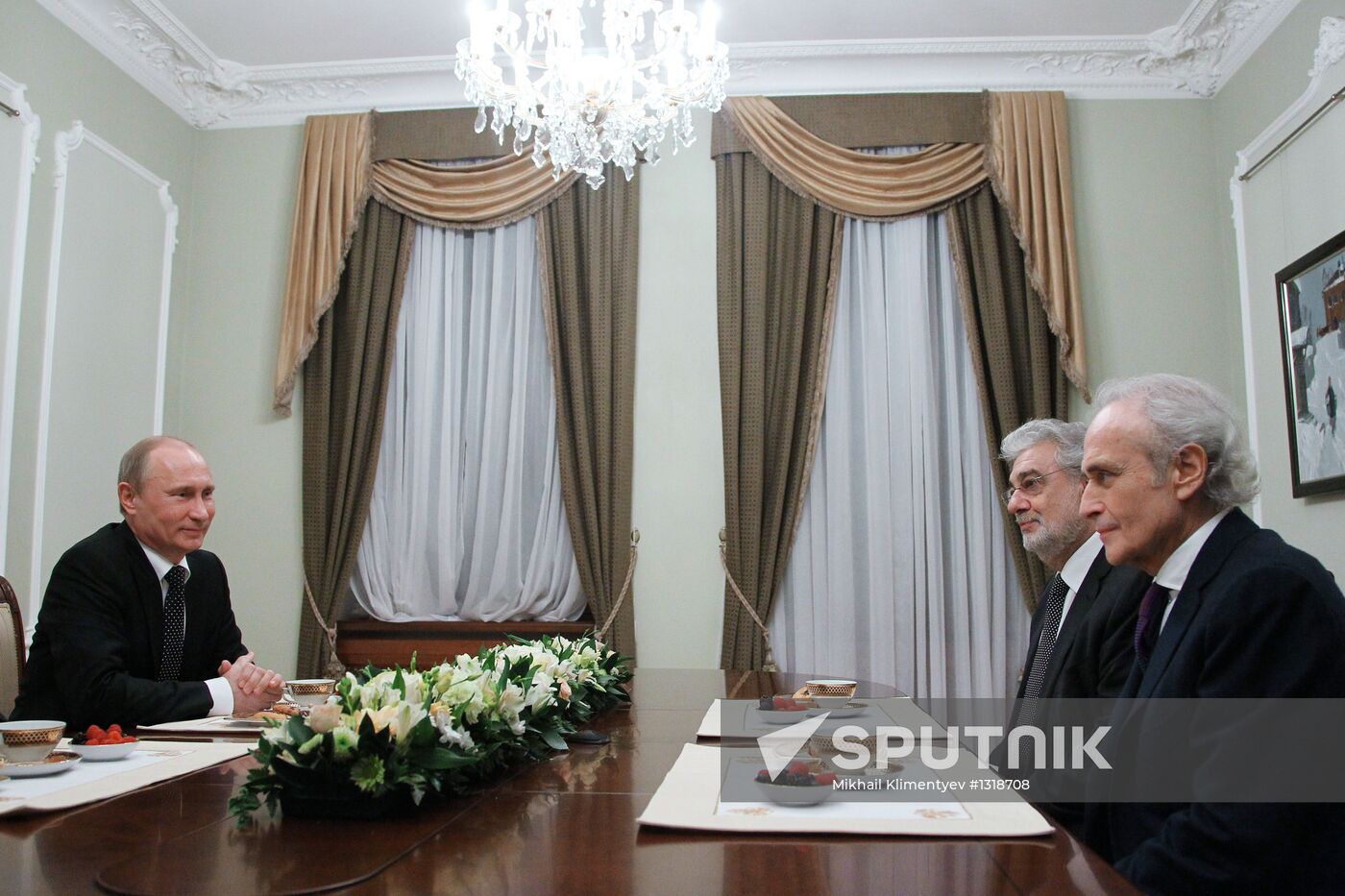 Vladimir Putin meets with Jose Carreras and Placido Domingo