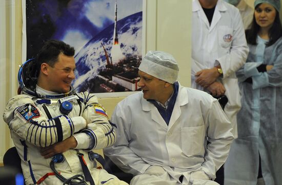 Getting ready to launch Soyuz TMA-07M manned spacecraft