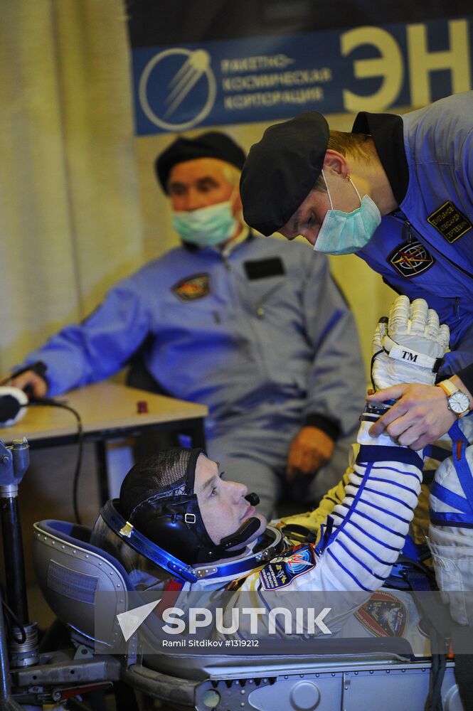 Getting ready to launch Soyuz TMA-07M manned spacecraft