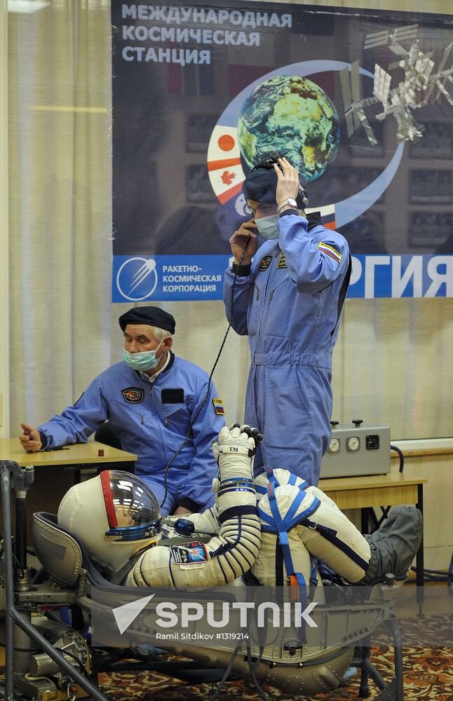 Getting ready to launch Soyuz TMA-07M manned spacecraft