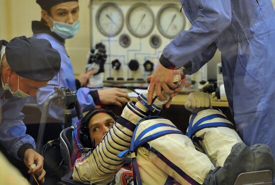 Getting ready to launch Soyuz TMA-07M manned spacecraft