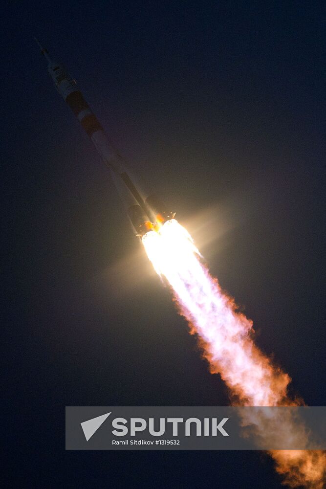 Soyuz TMA-07M spacecraft lifts off from Baikonur Space Center
