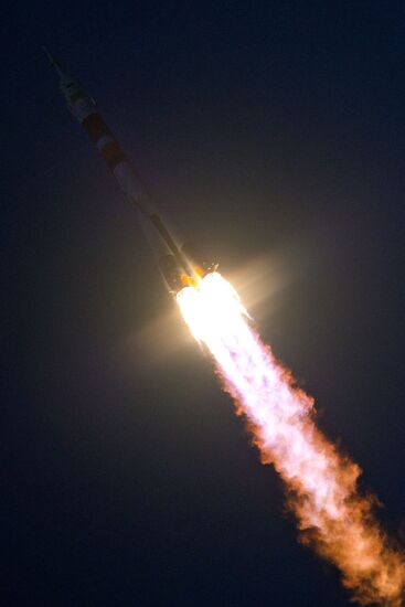 Soyuz TMA-07M spacecraft lifts off from Baikonur Space Center