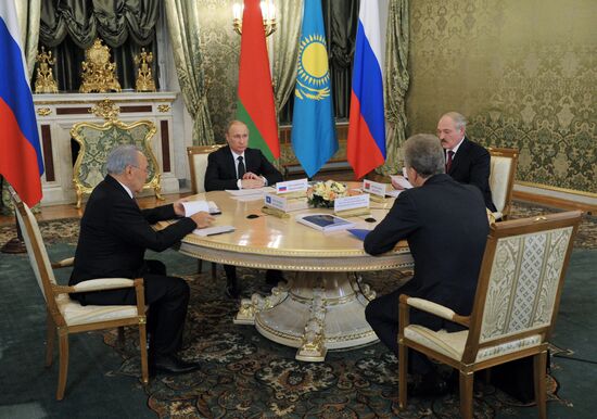 Vladimir Putin at EurAsEC meeting