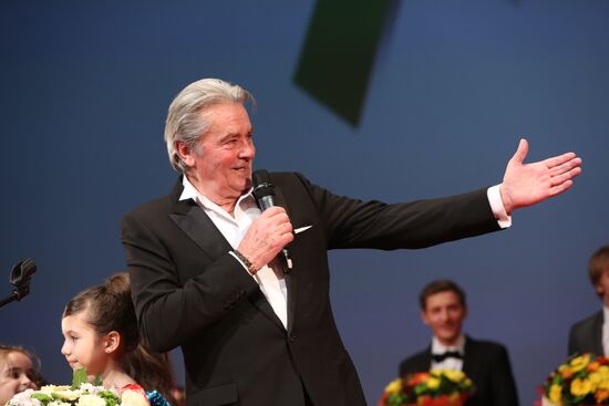 "Happy New Year, Mothers!" film premiere