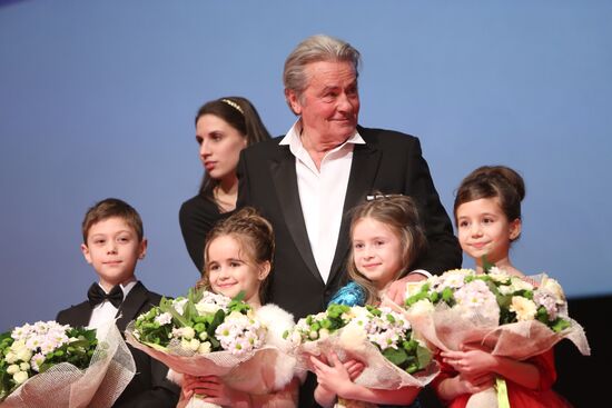 "Happy New Year, Mothers!" film premiere