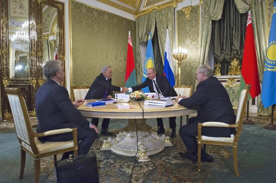 Vladimir Putin at a meeting of EurAsEC
