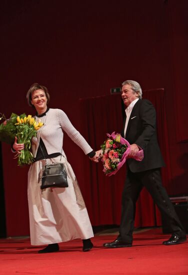 "Happy New Year, Mothers!" film premiere