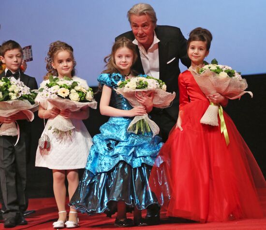"Happy New Year, Mothers!" film premiere
