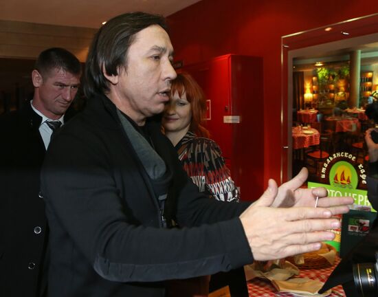"Happy New Year, Mothers!" film premiere