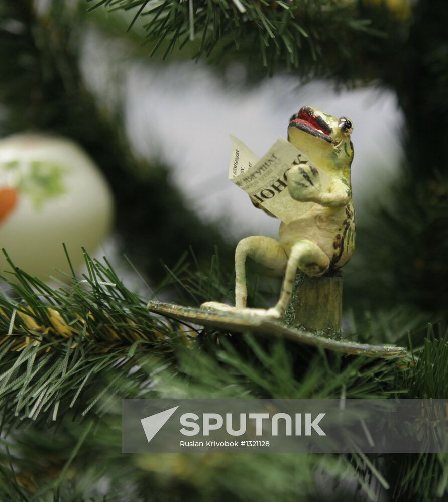 Exhibition of prewar, wartime and postwar holiday decorations