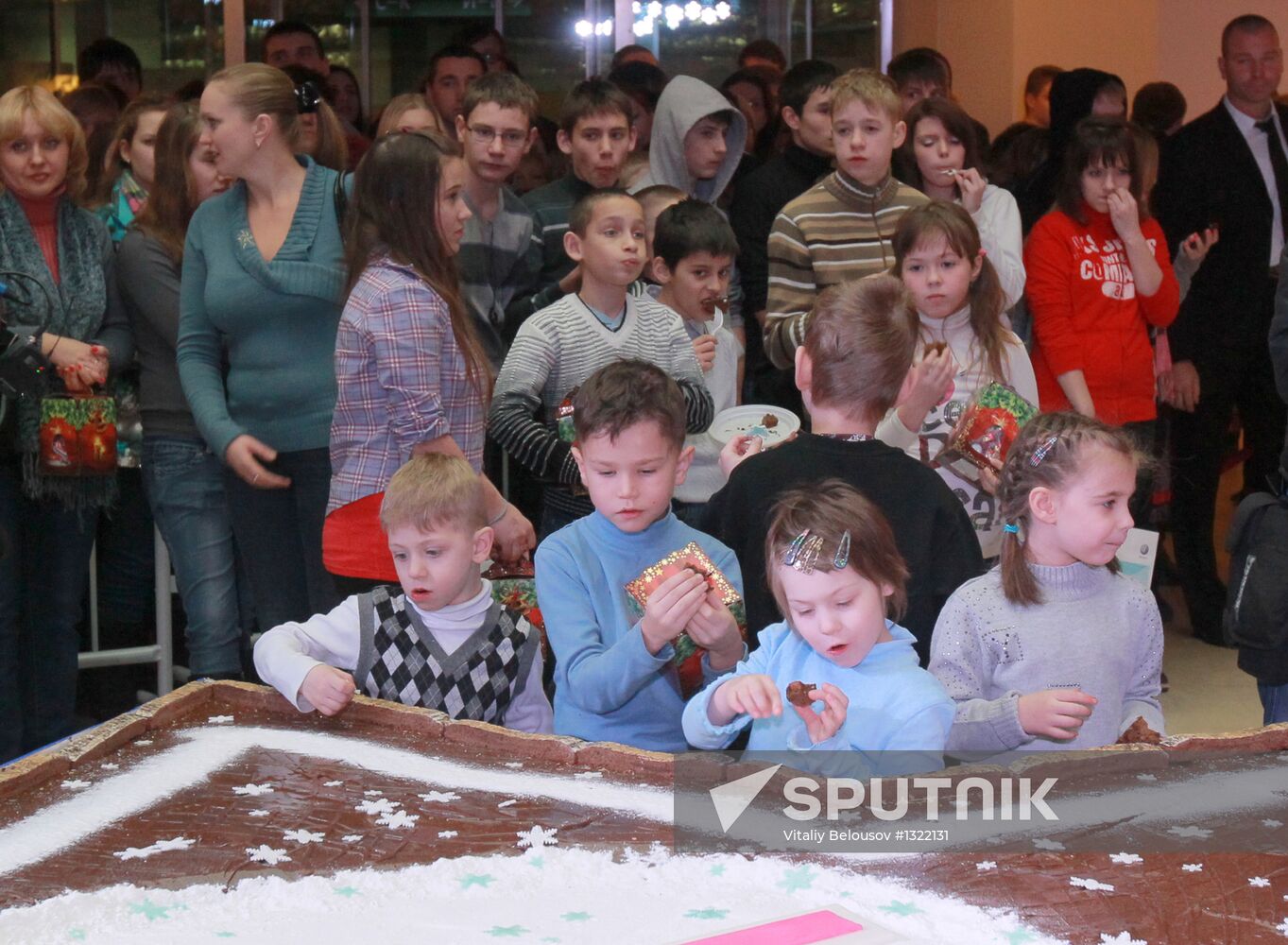 Making giant gingerbread in shape of Star of Bethlehem