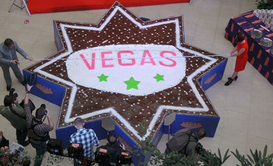 Making giant gingerbread in shape of Star of Bethlehem