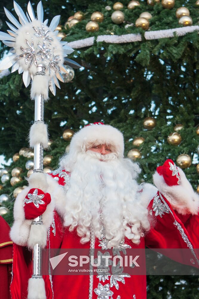 Father Frost is welcomed in St Petersburg