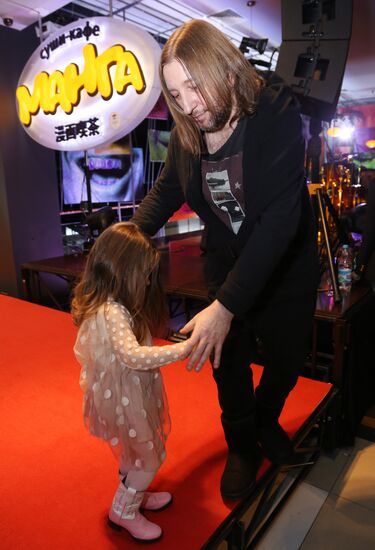 "Gentlemen, Good Luck!" premieres in Moscow